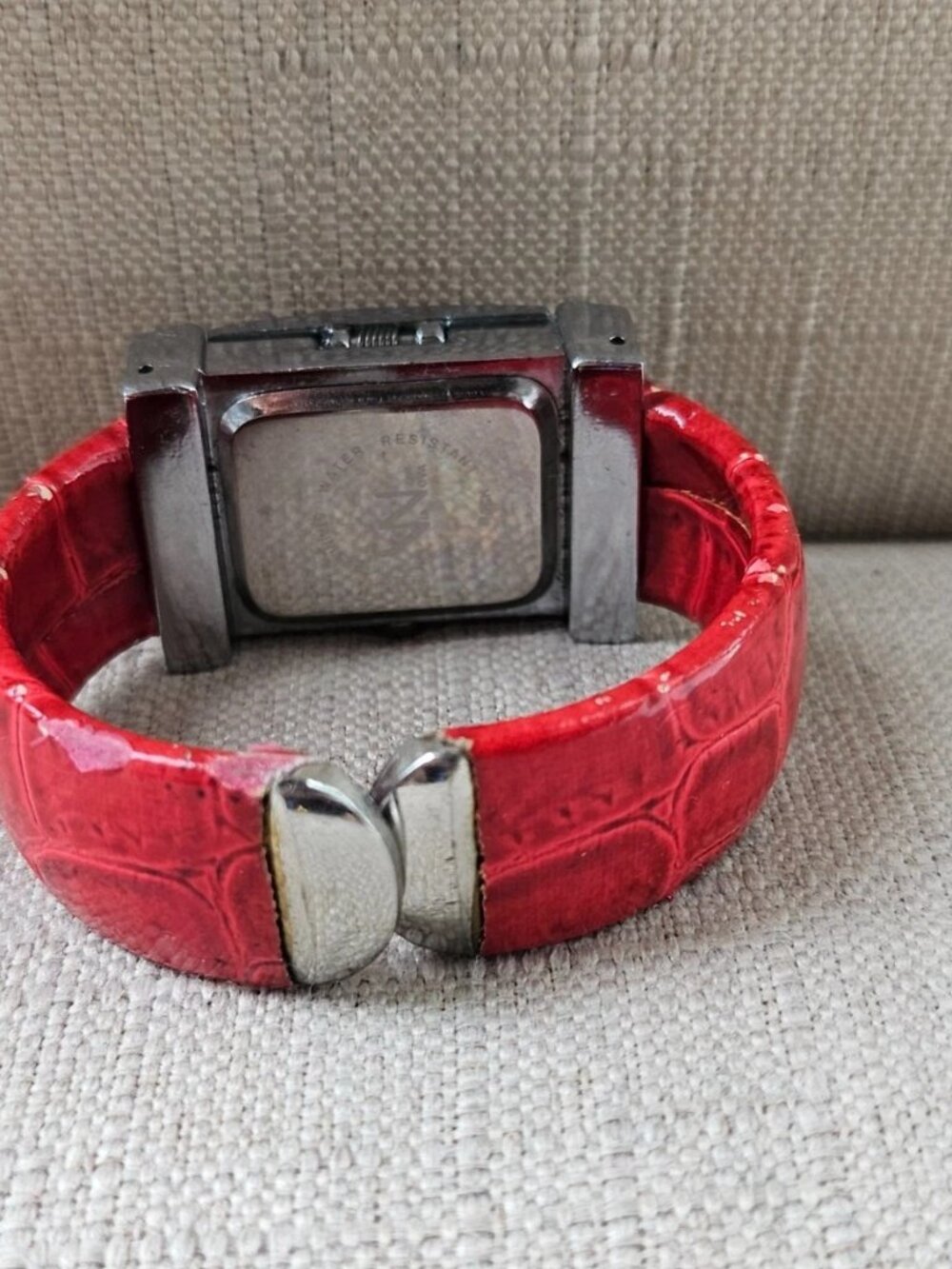 Vintage Via Nova Ladies Wristwatch Cuff Red/Silver Tone Analog Quartz Watch - Picture 8 of 12